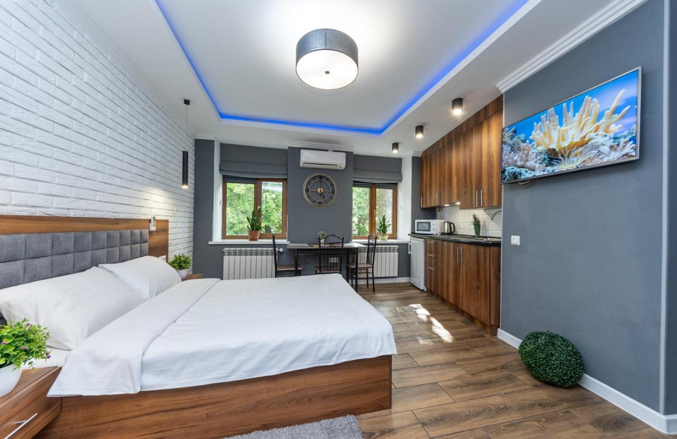 Vip Apartment Near Arena City Kiev Ngoại thất bức ảnh