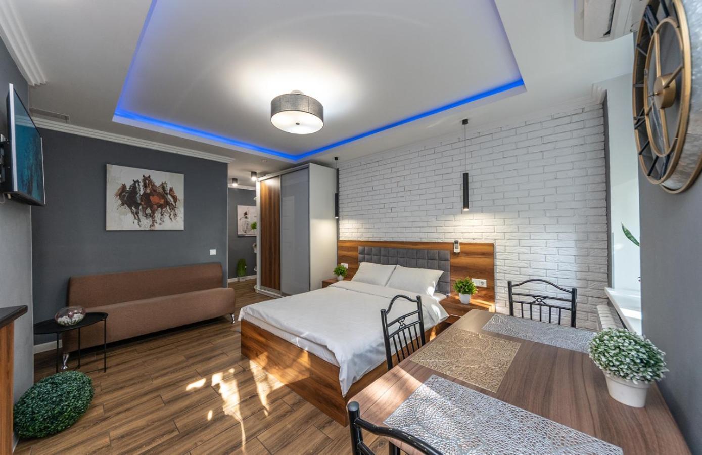 Vip Apartment Near Arena City Kiev Ngoại thất bức ảnh